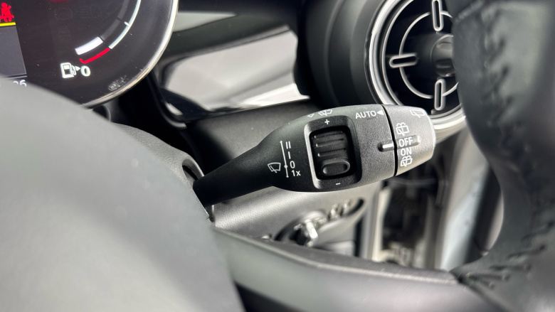 MINI Hatchback 1.5 Cooper Classic Premium 5dr Petrol Hatchback